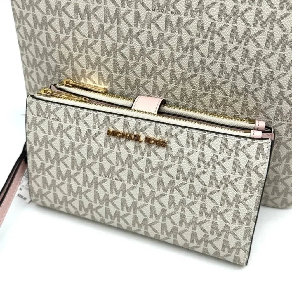Michael Kors Large Messenger Bag & Large Double Zip Wallet Vanilla/Powder Blush